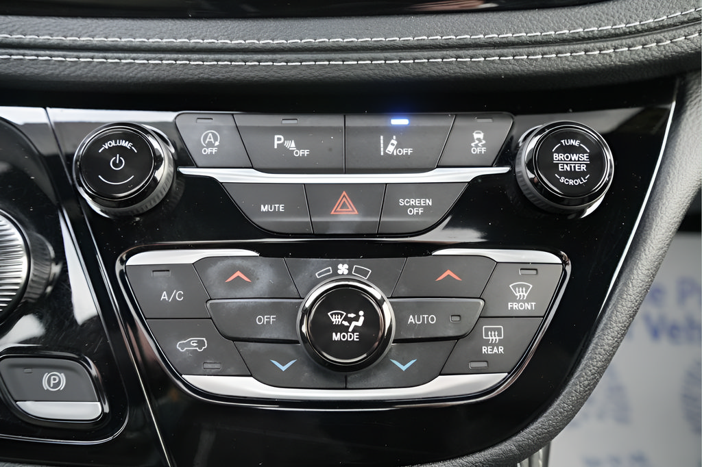 Used 2023 Chrysler Pacifica Limited w/ S Appearance Package AWD/4WD image 42