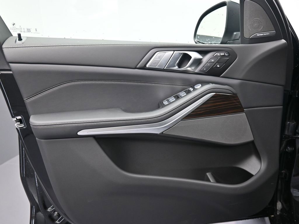 New 2026 BMW X7 xDrive40i w/ Premium Package image 13