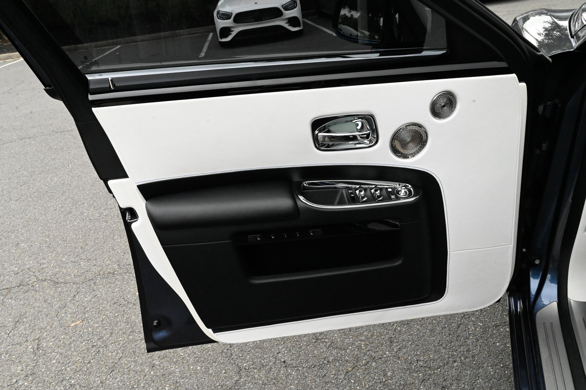 Used 2018 Rolls-Royce Ghost RWD image 20