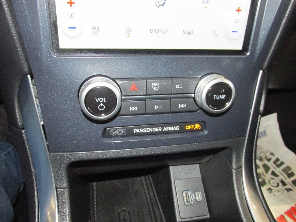 Used 2022 Ford Edge Titanium image 23
