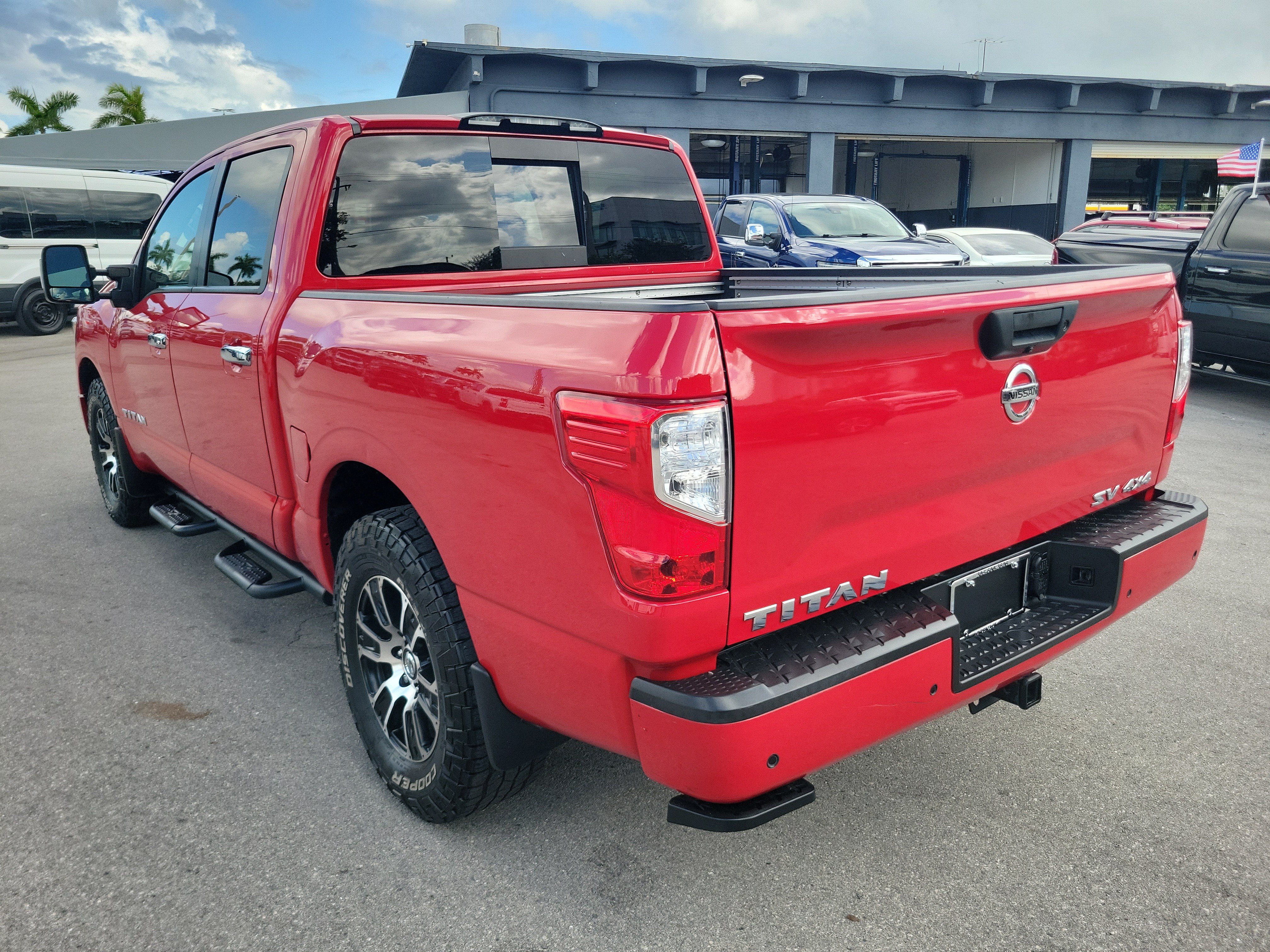 Used 2021 Nissan Titan SV w/ SV Convenience Package AWD/4WD image 7