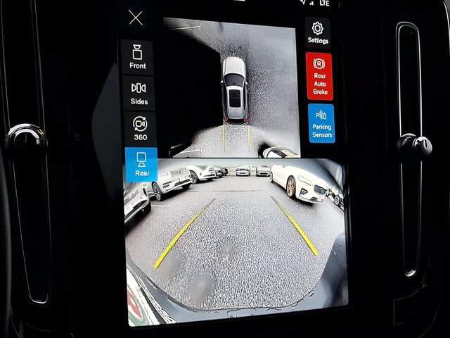 Certified 2026 Volvo XC40 B5 Plus AWD/4WD image 15