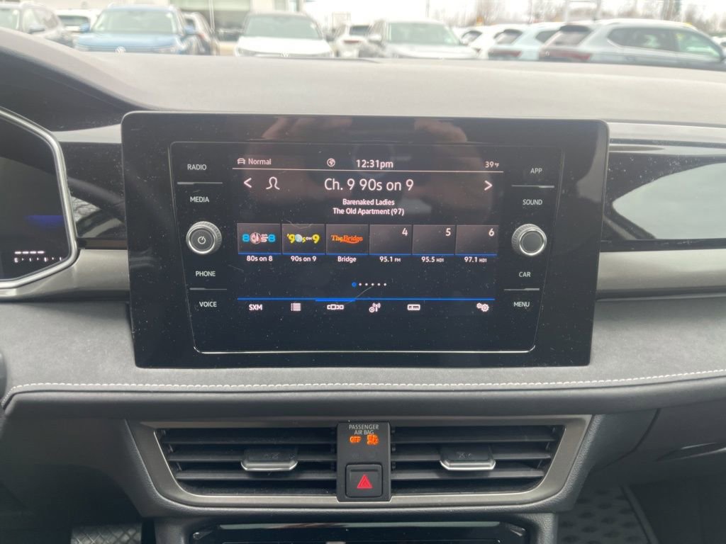 Used 2025 Volkswagen Taos SE image 18