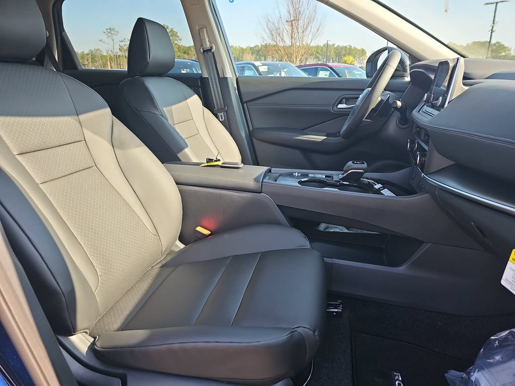 New 2026 Nissan Rogue Dark Armor FWD image 13