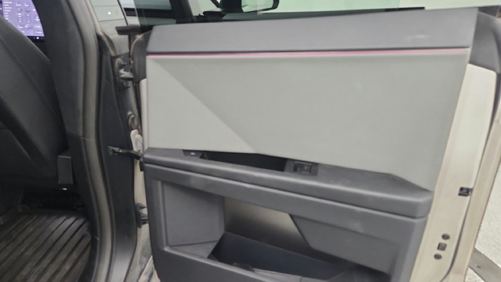 Used 2024 Tesla Cybertruck AWD Crew Cab image 25