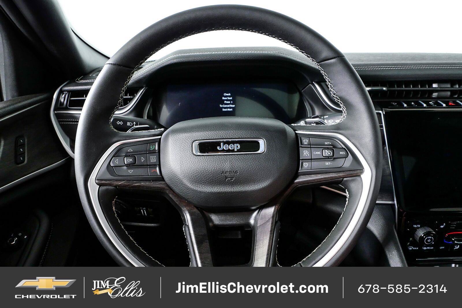 Used 2025 Jeep Grand Cherokee Limited w/ Black Appearance Package RWD image 9
