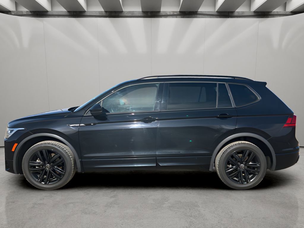 Used 2022 Volkswagen Tiguan SE R-Line AWD/4WD image 2