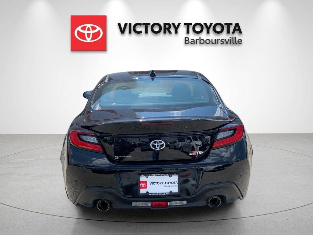 Used 2023 Toyota GR86 RWD image 4