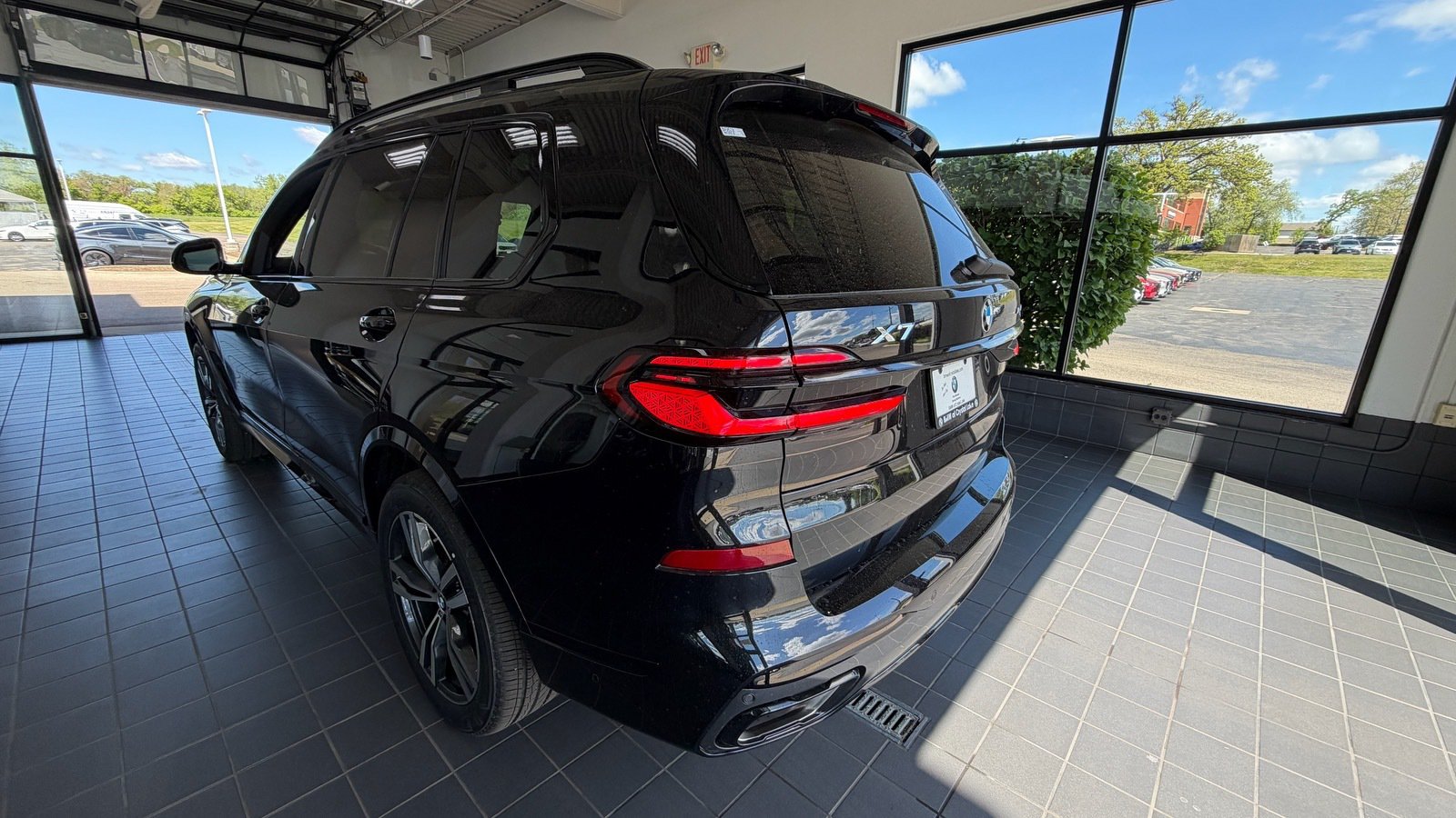 New 2026 BMW X7 xDrive40i w/ M Sport Package AWD/4WD image 5