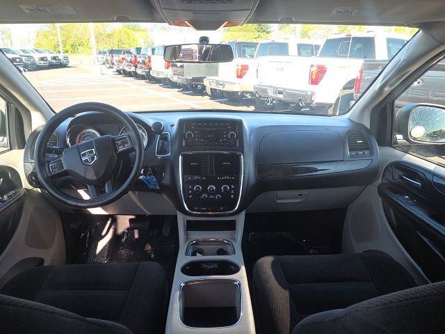 Used 2016 Dodge Grand Caravan SXT FWD image 20
