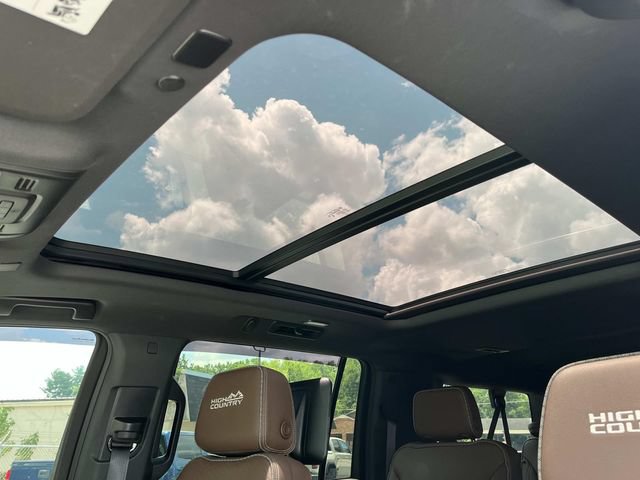 Used 2023 Chevrolet Suburban High Country w/ Advanced Technology Package AWD/4WD image 37