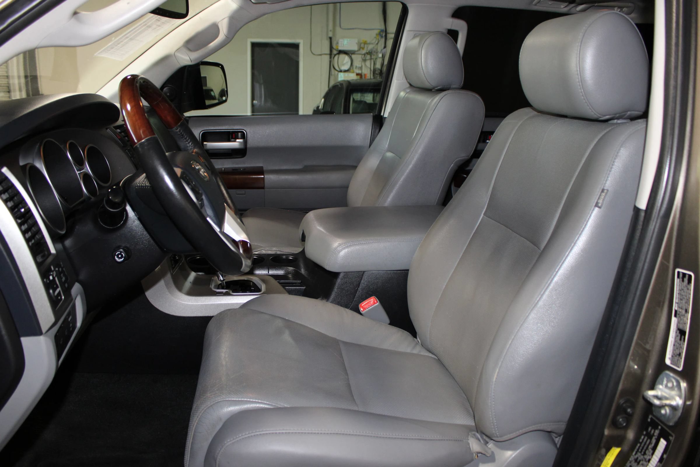 Used 2014 Toyota Sequoia Platinum RWD image 23