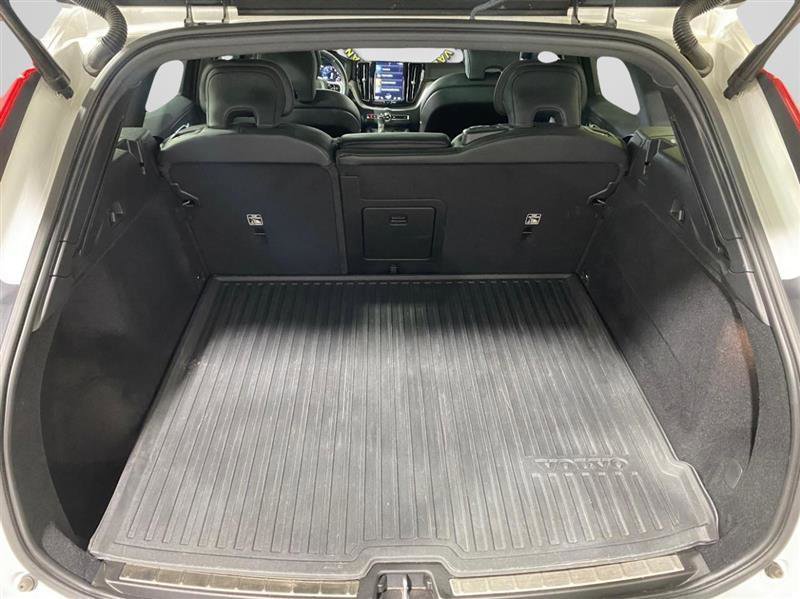 Used 2021 Volvo XC60 T5 R-Design AWD/4WD image 10