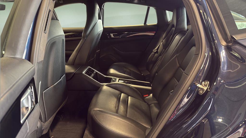Used 2018 Porsche Panamera 4 image 5