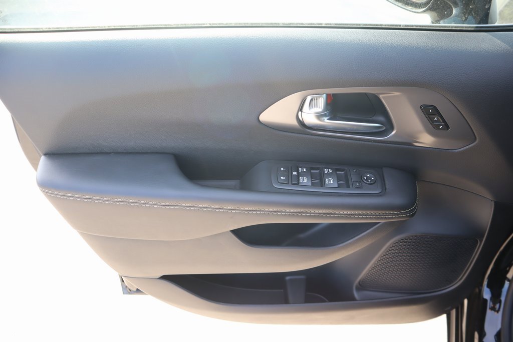 New 2026 Chrysler Pacifica Select image 16