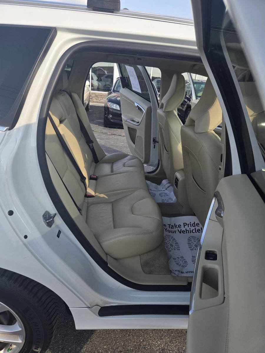 Used 2015 Volvo XC60 T6 image 12