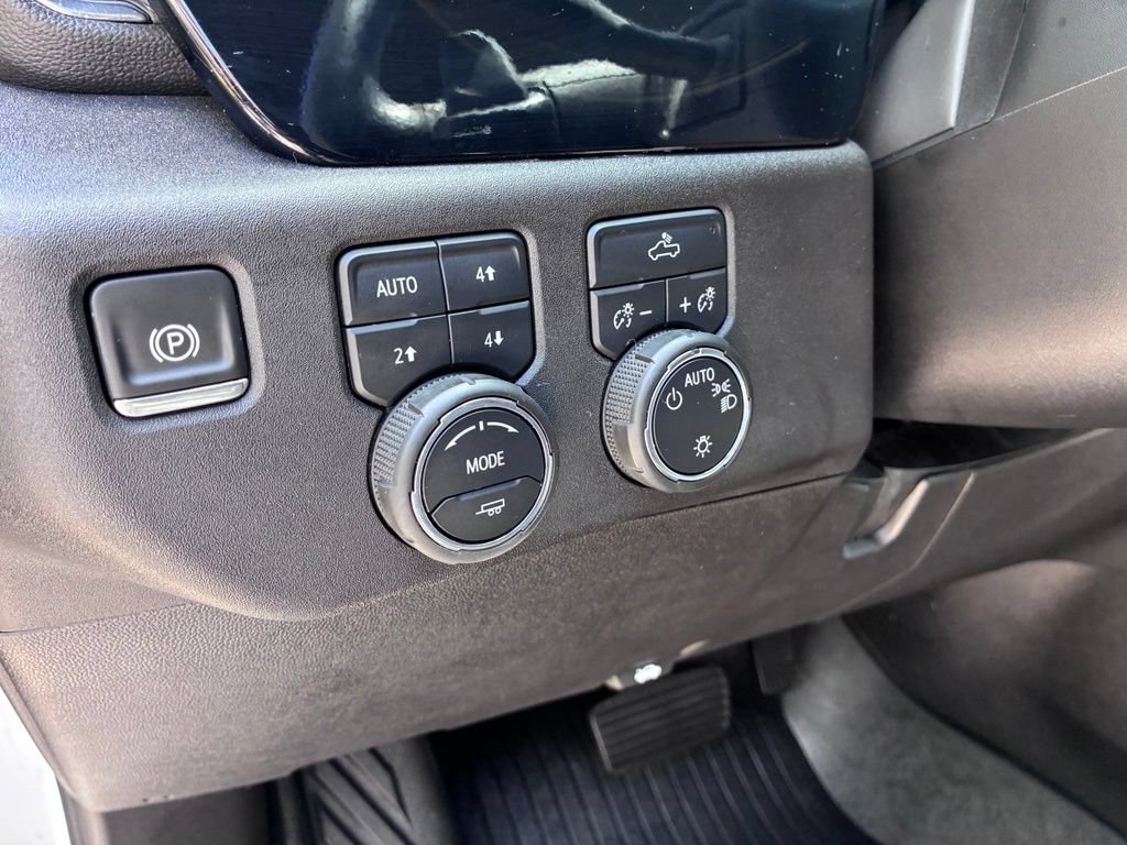 Used 2025 Chevrolet Silverado 1500 LT AWD/4WD image 26