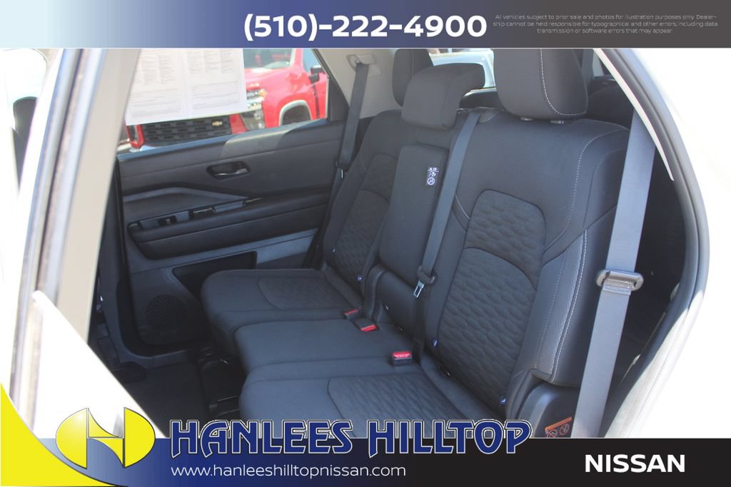 Used 2025 Nissan Pathfinder SV FWD image 16