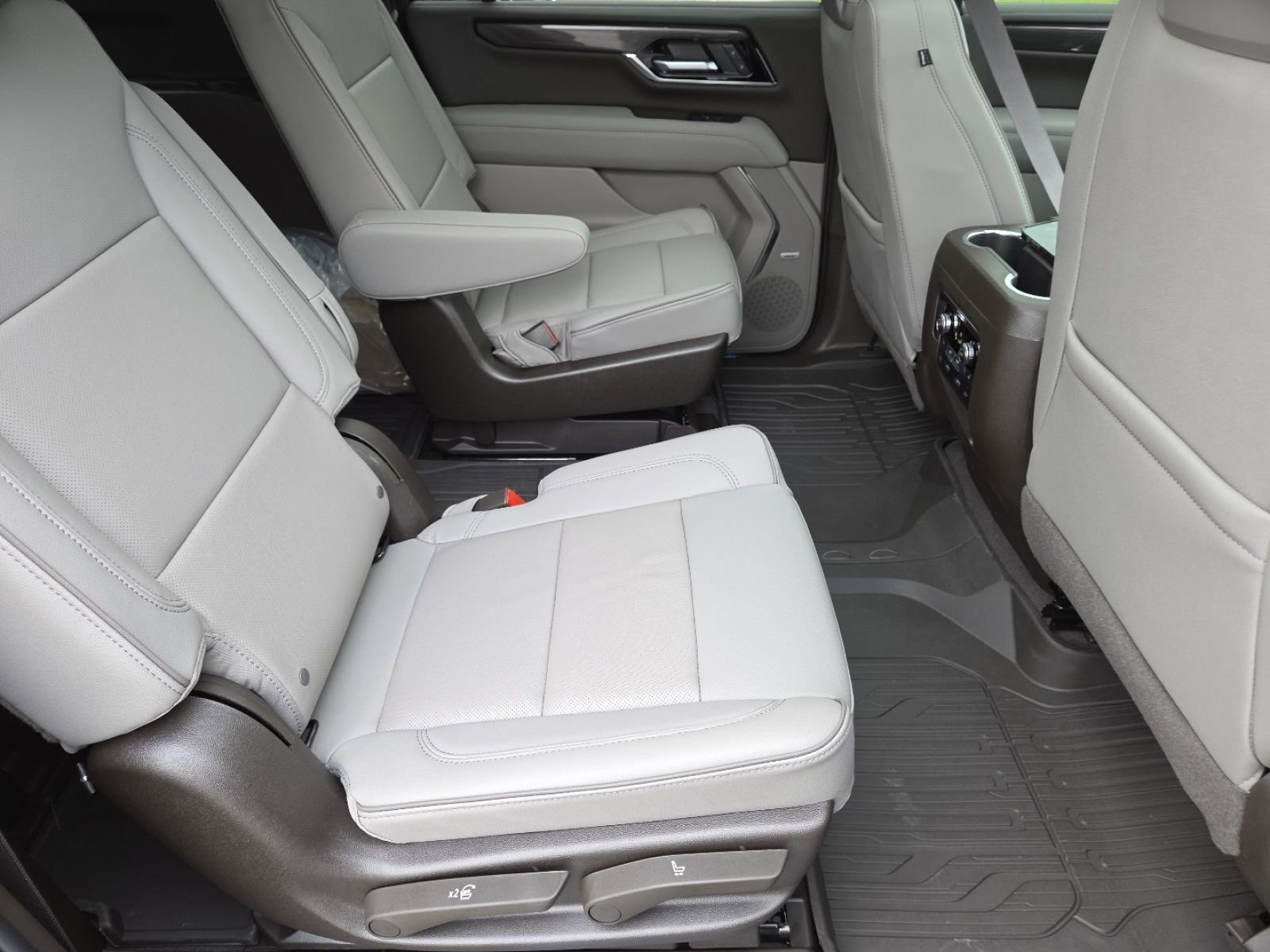 New 2026 GMC Yukon XL Elevation w/ Elevation Premium Package AWD/4WD image 30