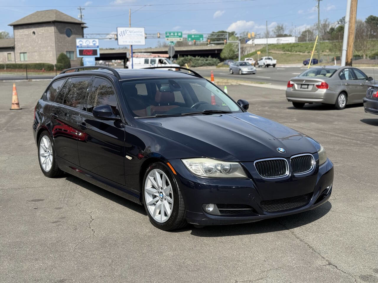 Used 2010 BMW 328i Wagon image 2