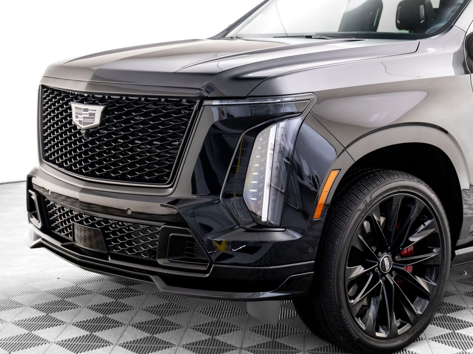 Certified 2025 Cadillac Escalade V w/ LPO, ONYX Package image 43