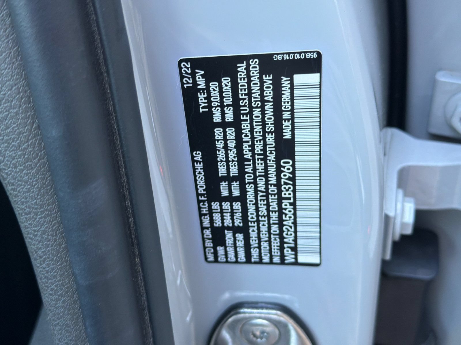 Certified 2023 Porsche Macan S AWD/4WD image 29