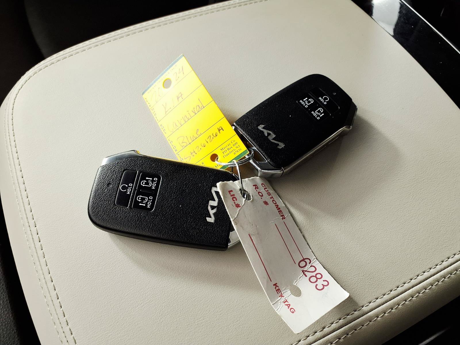 Used 2024 Kia Carnival EX FWD image 24