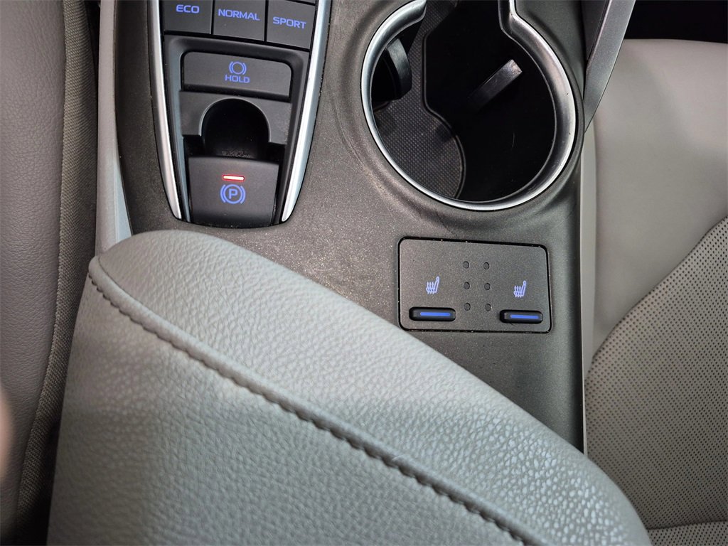 Used 2022 Toyota Camry XLE image 26