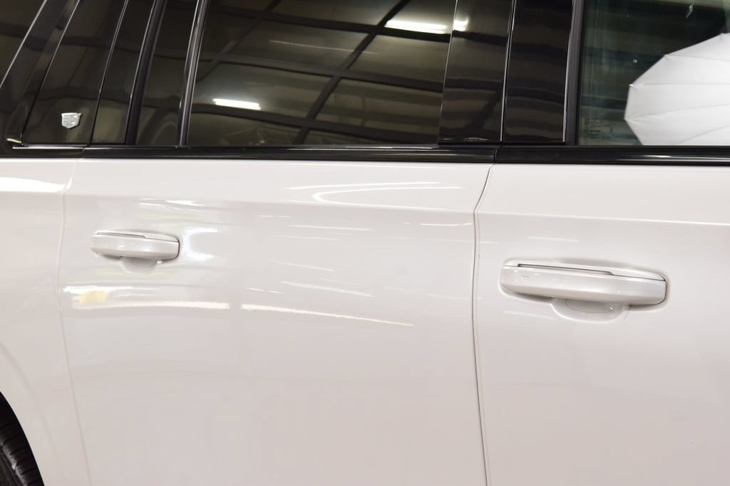Used 2023 Cadillac Escalade ESV Sport Platinum AWD/4WD image 17