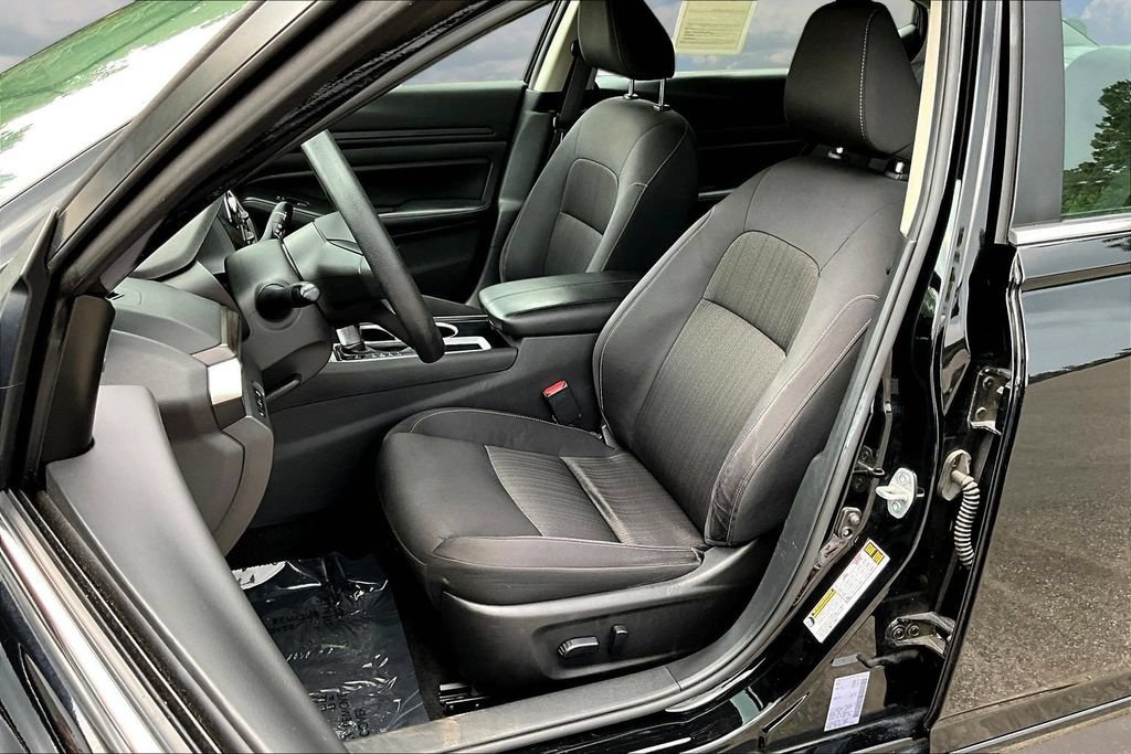 Used 2024 Nissan Altima 2.5 SV FWD image 23