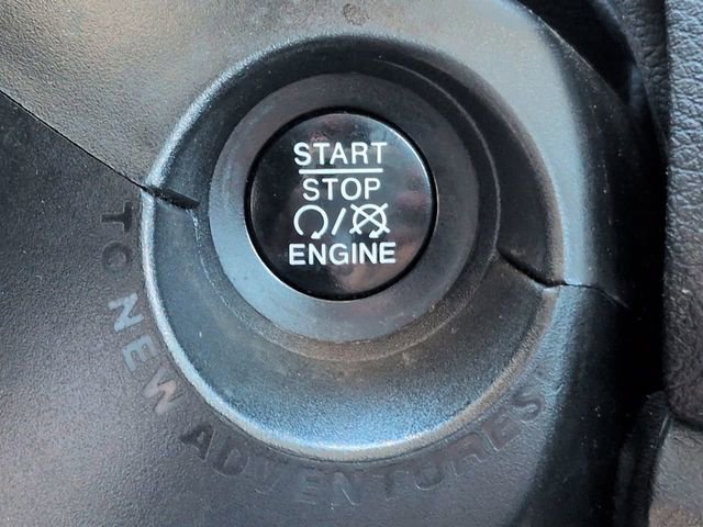 Used 2017 Jeep Renegade Altitude FWD image 27
