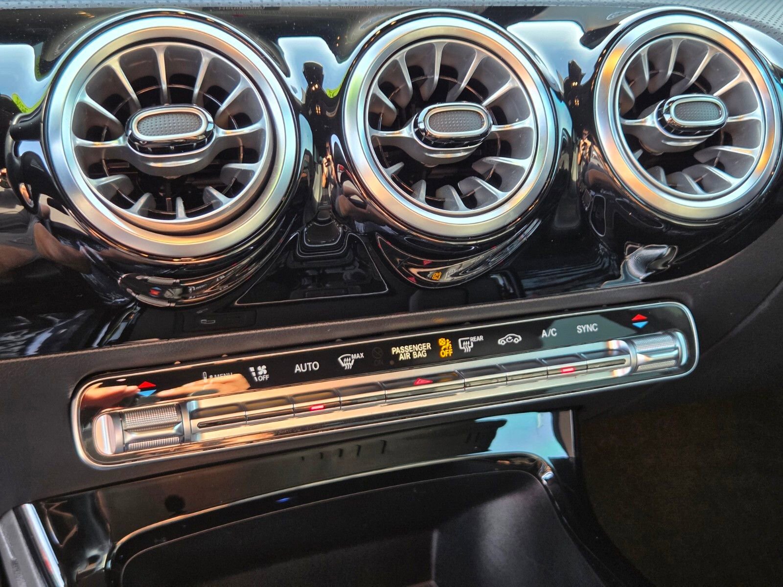 Used 2022 Mercedes-Benz CLA 250 image 22