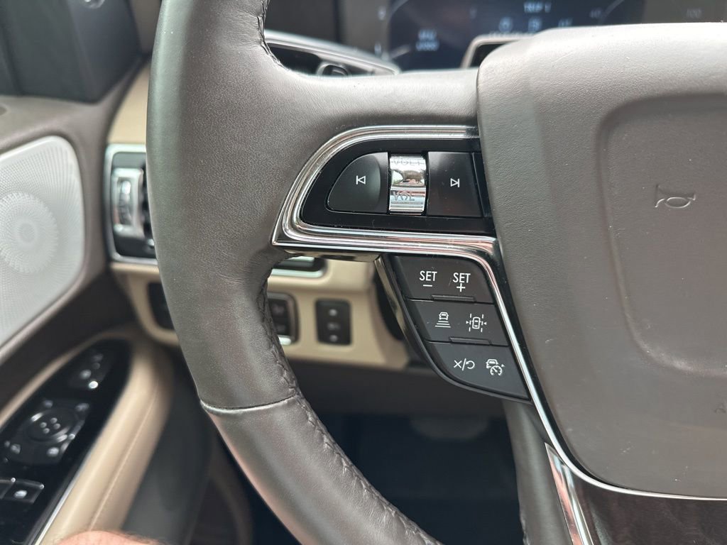 Used 2023 Lincoln Navigator Reserve image 18