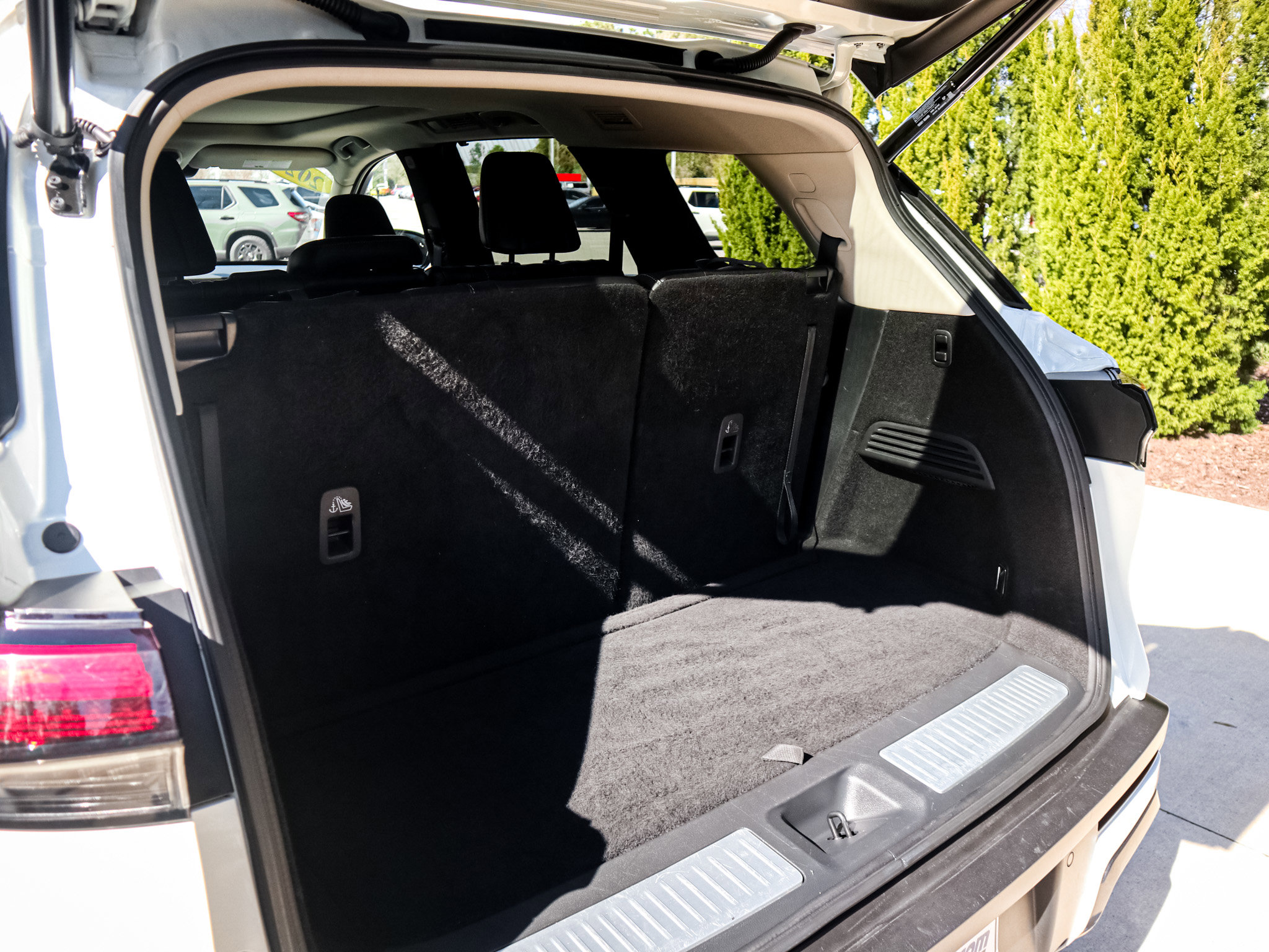 Used 2024 INFINITI QX60 Sensory AWD/4WD image 33
