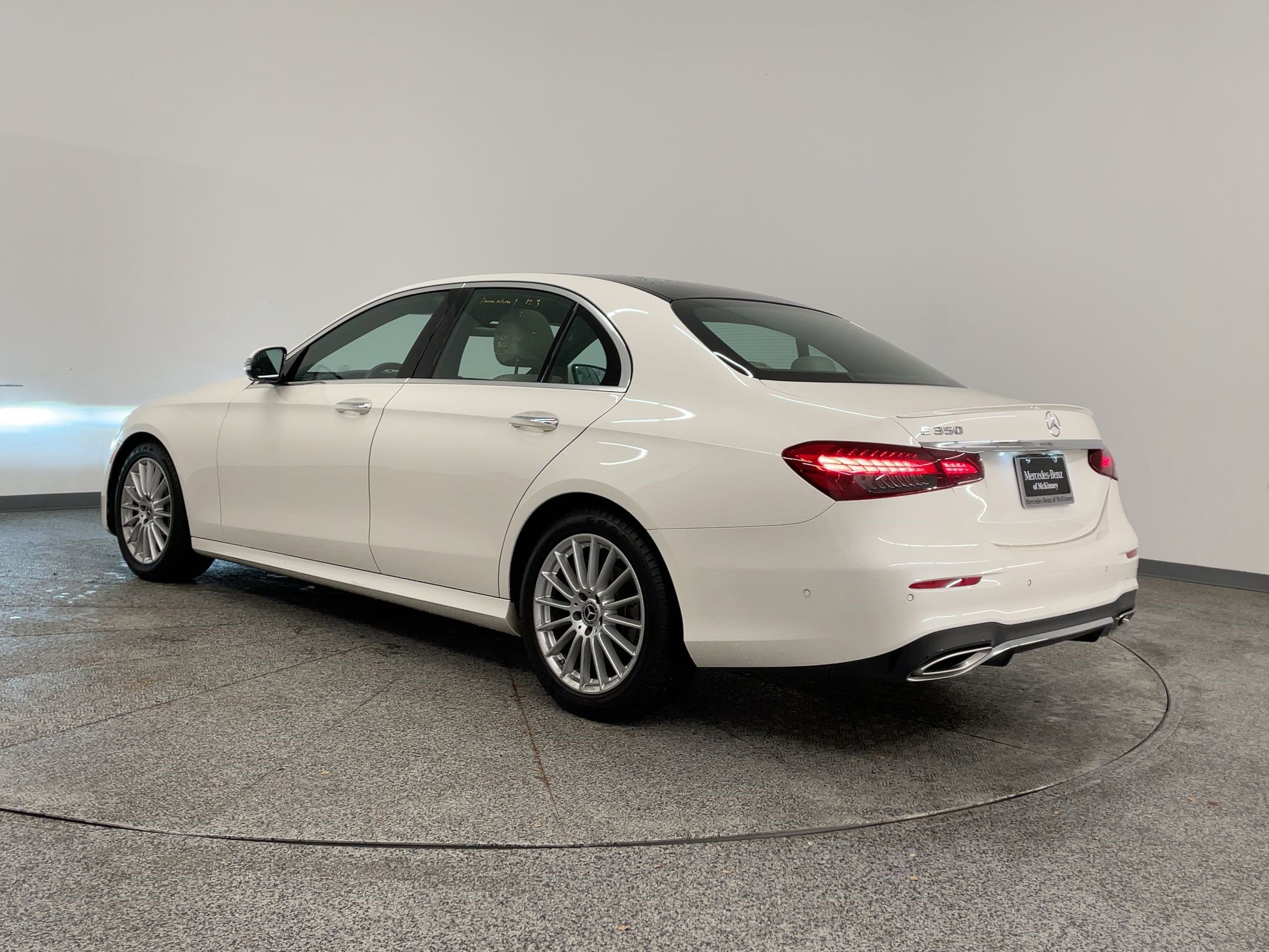 Used 2022 Mercedes-Benz E 350 Sedan image 3