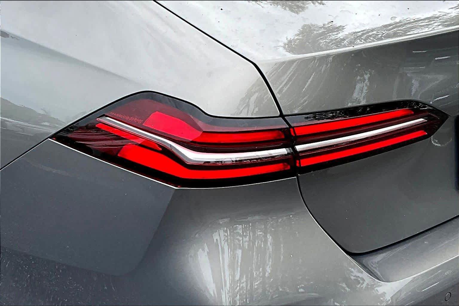 Certified 2025 BMW 530i RWD image 28
