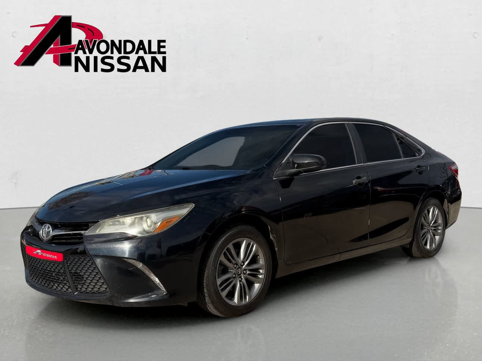 Used 2017 Toyota Camry SE w/ Moonroof Package FWD image 2