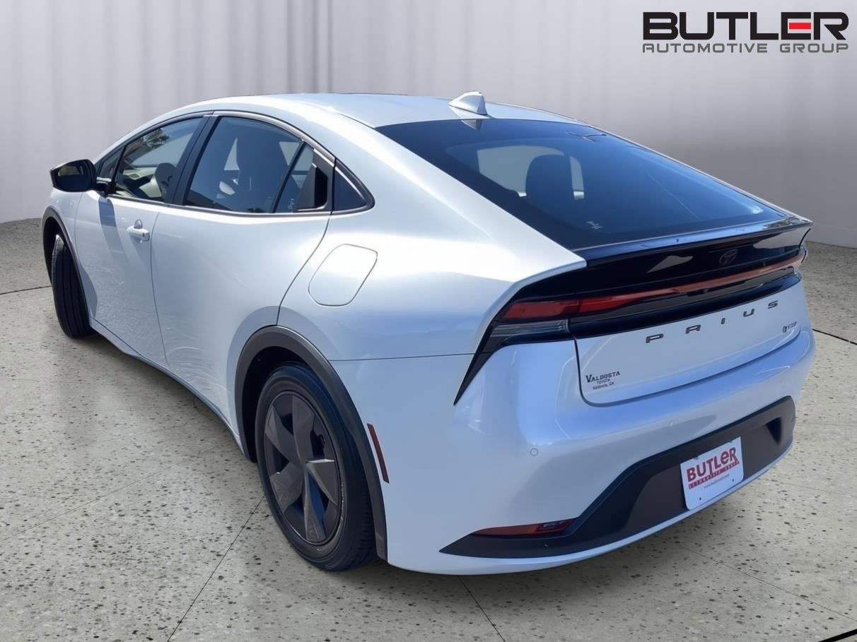 Certified 2025 Toyota Prius LE image 3