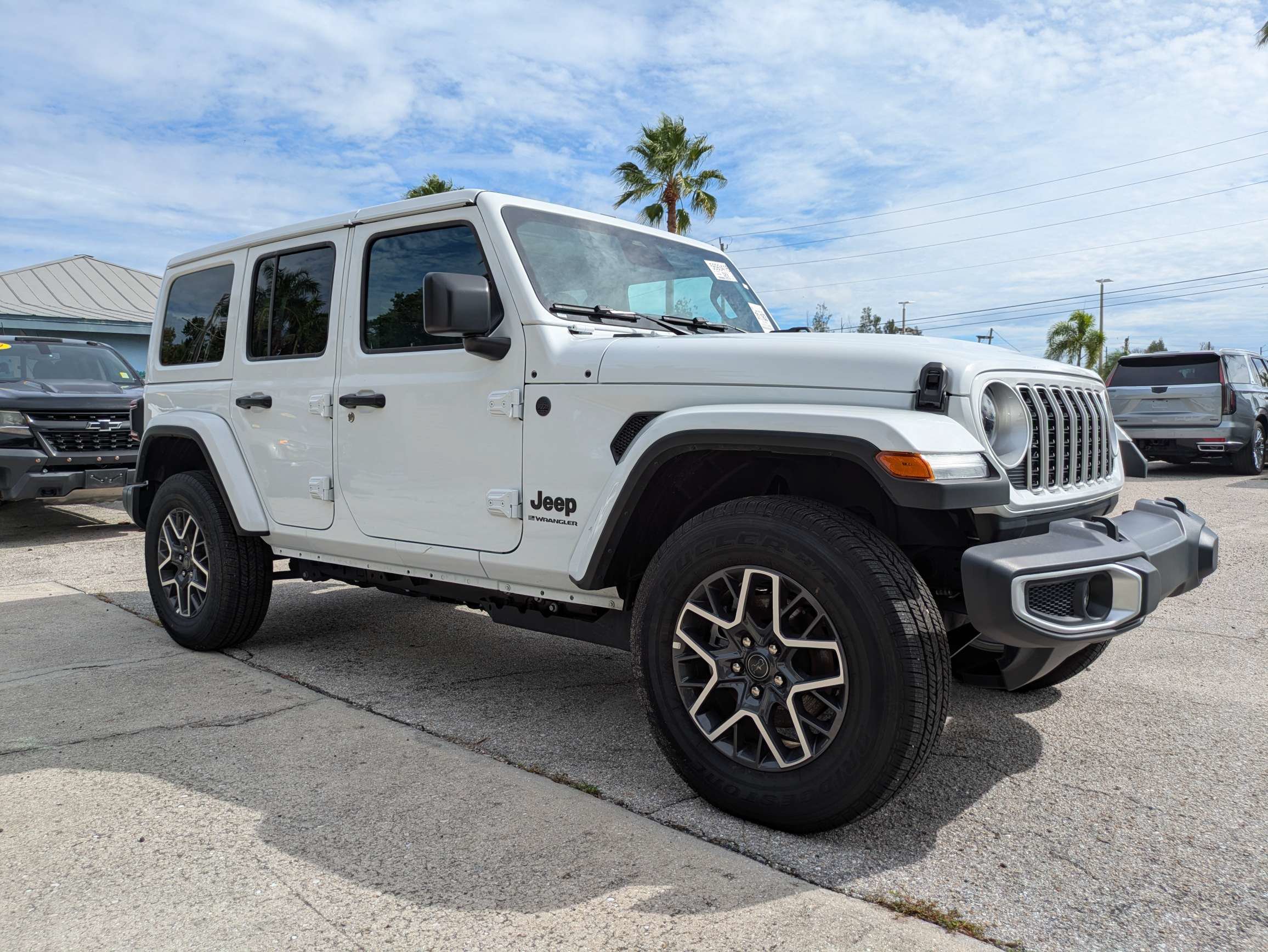 Used 2026 Jeep Wrangler Unlimited Sahara AWD/4WD image 2