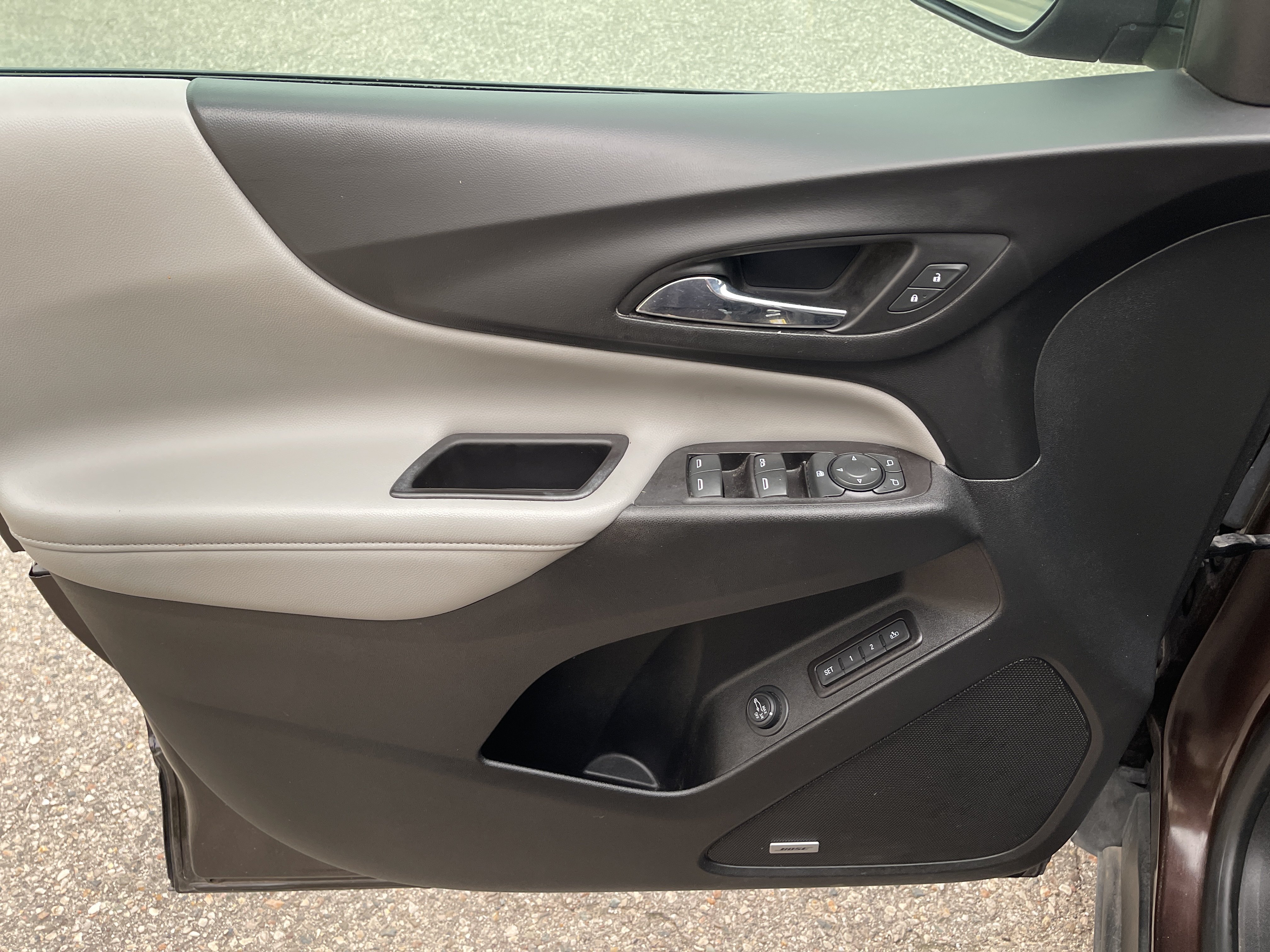 Used 2020 Chevrolet Equinox Premier AWD/4WD image 12