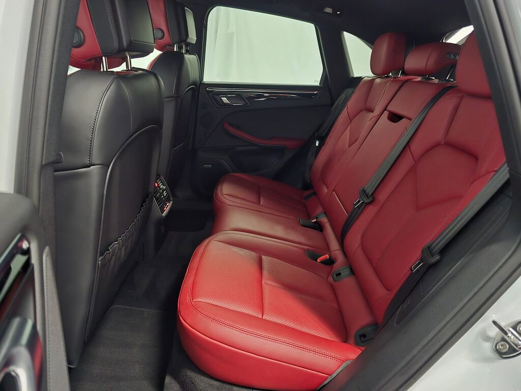 Certified 2025 Porsche Macan image 20