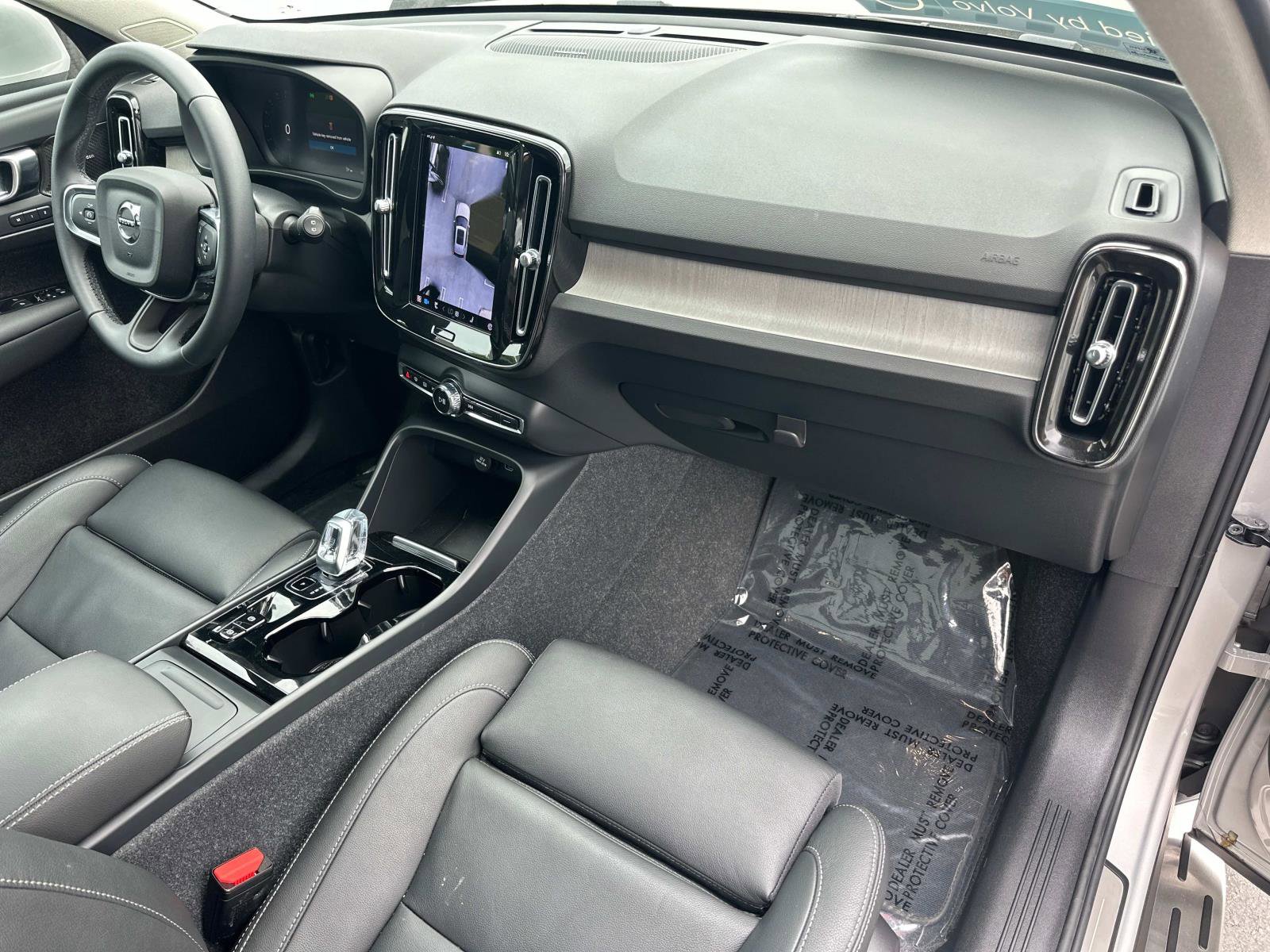 Certified 2024 Volvo XC40 B5 Ultimate w/ Climate Package image 26