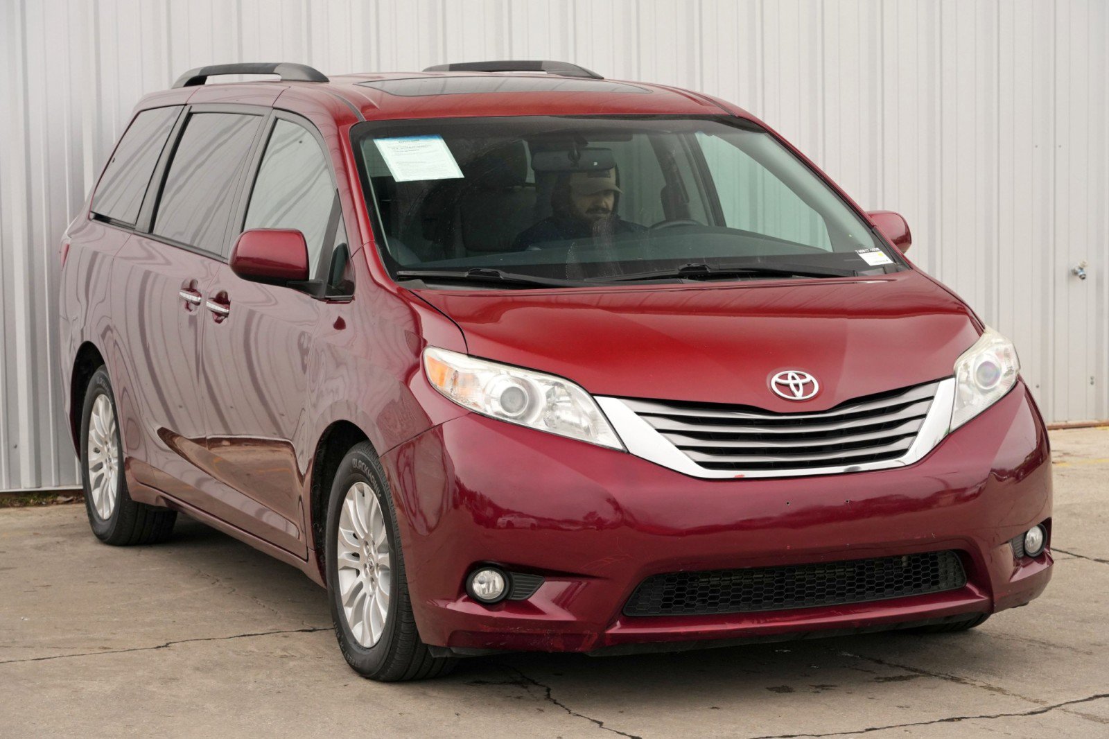 Used 2016 Toyota Sienna XLE FWD image 50