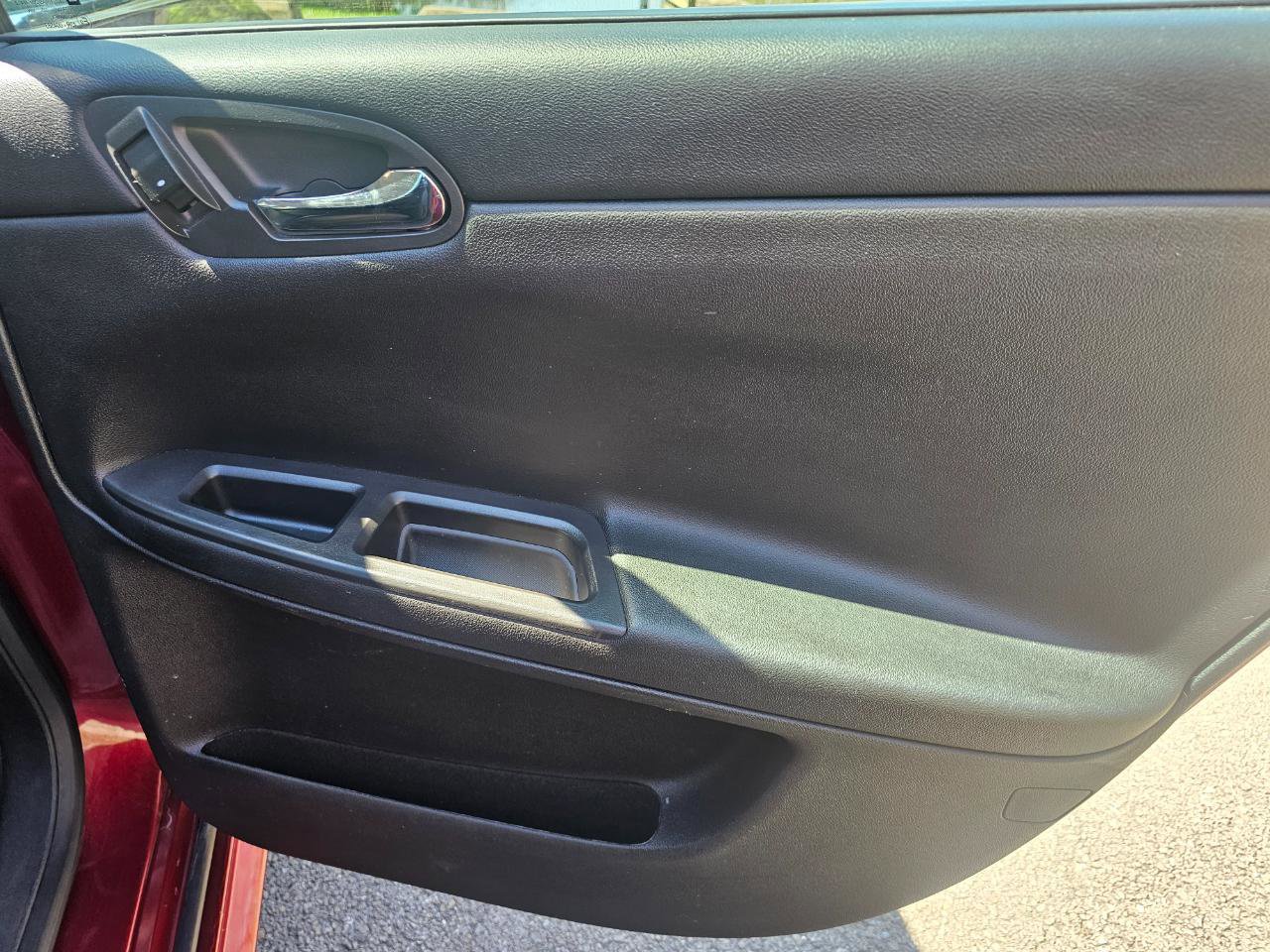 Used 2010 Chevrolet Impala LT w/ Luxury Edition Package FWD image 19