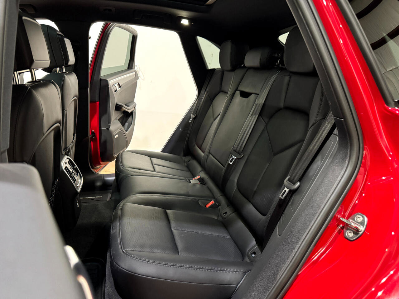 Used 2023 Porsche Macan image 14