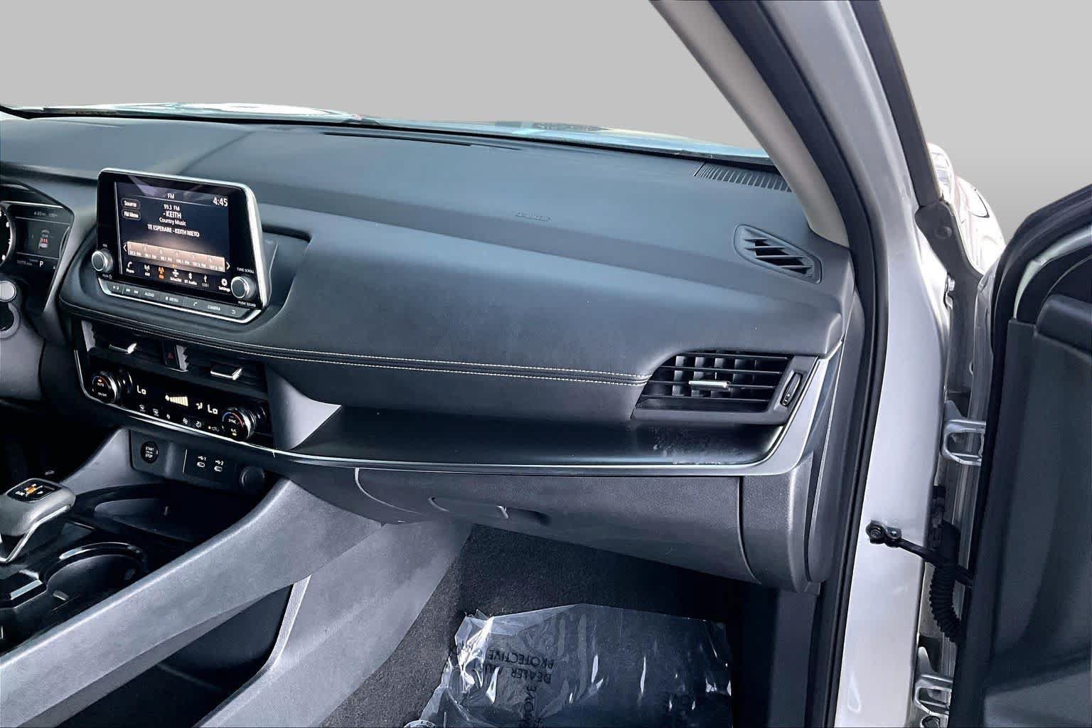 Used 2025 Nissan Rogue SV FWD image 36