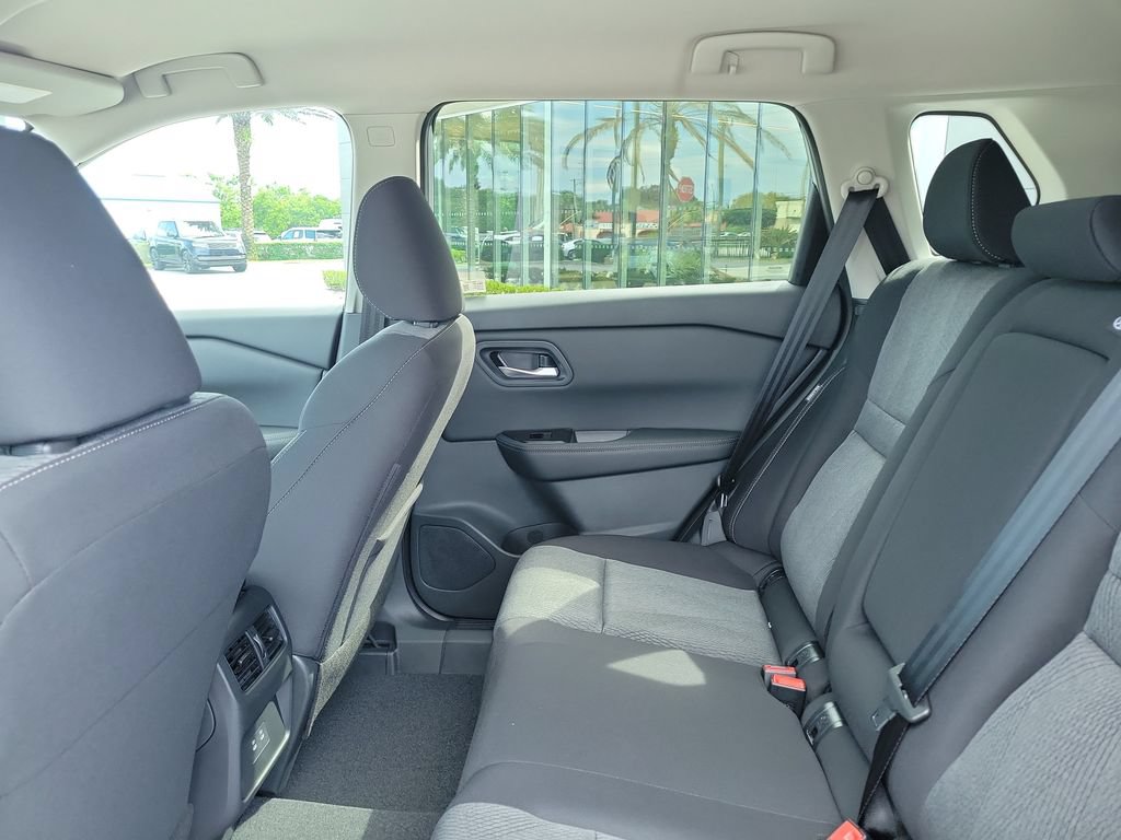 Used 2026 Nissan Rogue SV FWD image 16