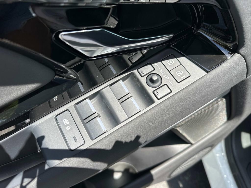 New 2026 Land Rover Range Rover Evoque S image 10