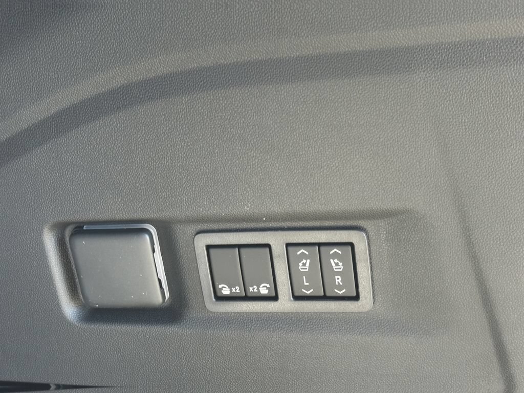 New 2026 Chevrolet Suburban Premier AWD/4WD image 30