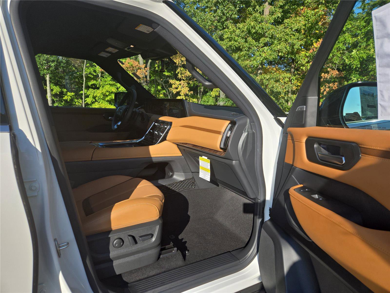 New 2026 Nissan Armada SL w/ Captain's Chari Seat Package AWD/4WD image 13